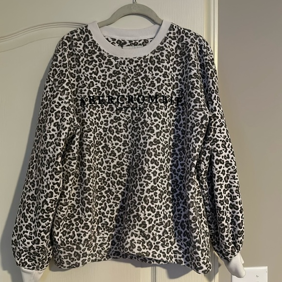 Abercrombie & Fitch Tops - Women’s Abercrombie & Fit Animal Print Sweatshirt size M